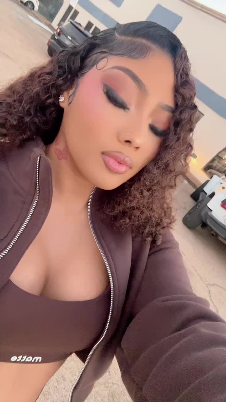 @Angelina🦋