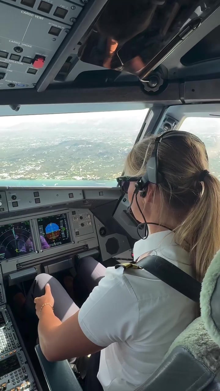 @Pilot-Sandra👩✈️✈