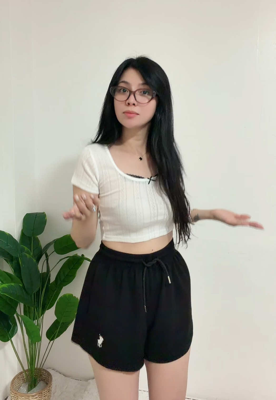 @holadivineb