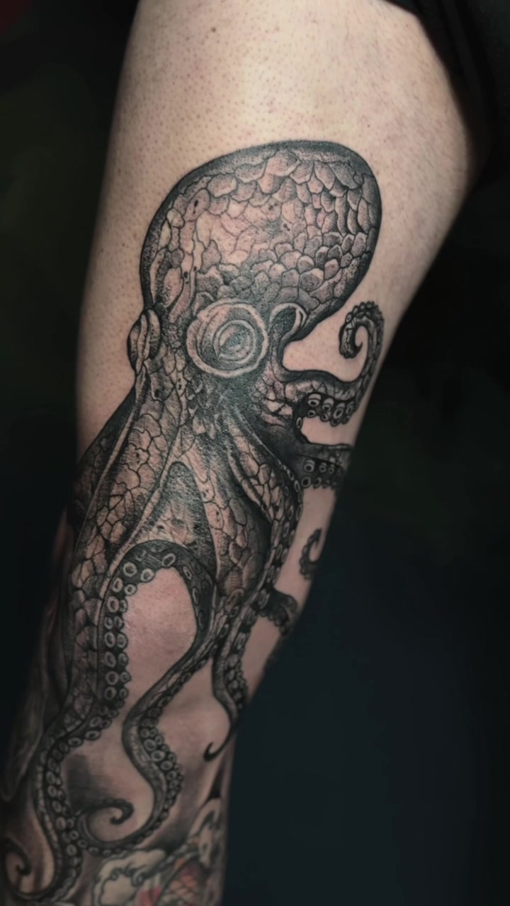@Lada Cher Tattoo 🖤