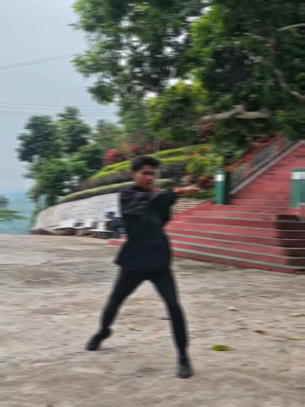@łhu raing''