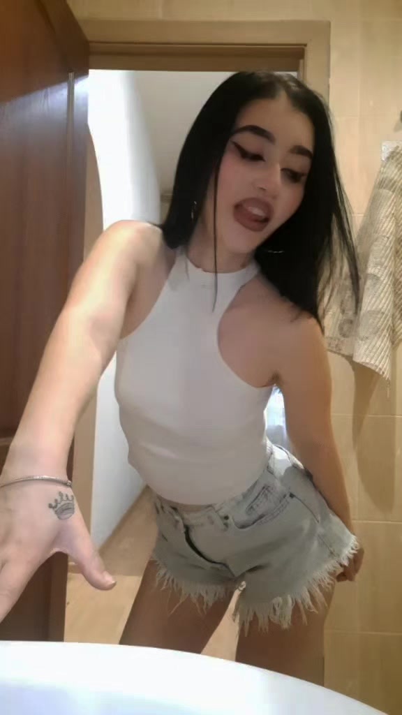 @Дана🦂