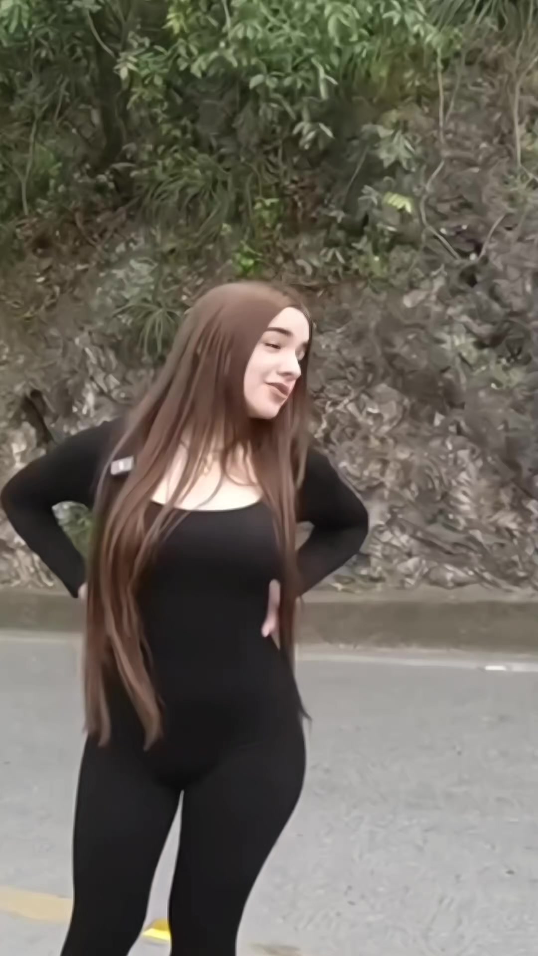 @👩🏼 .