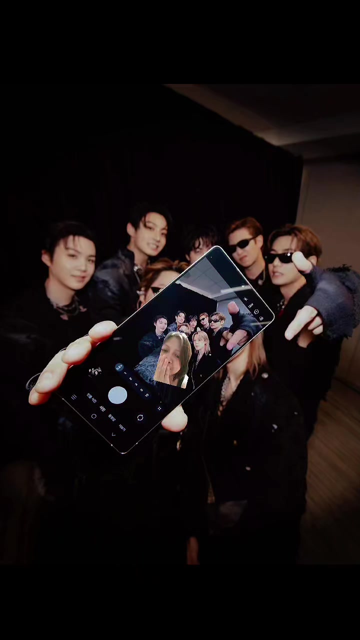 @iridescent⁷