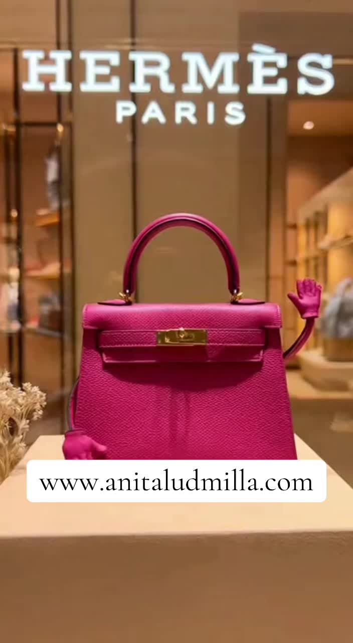 @AnitaludmillaAI