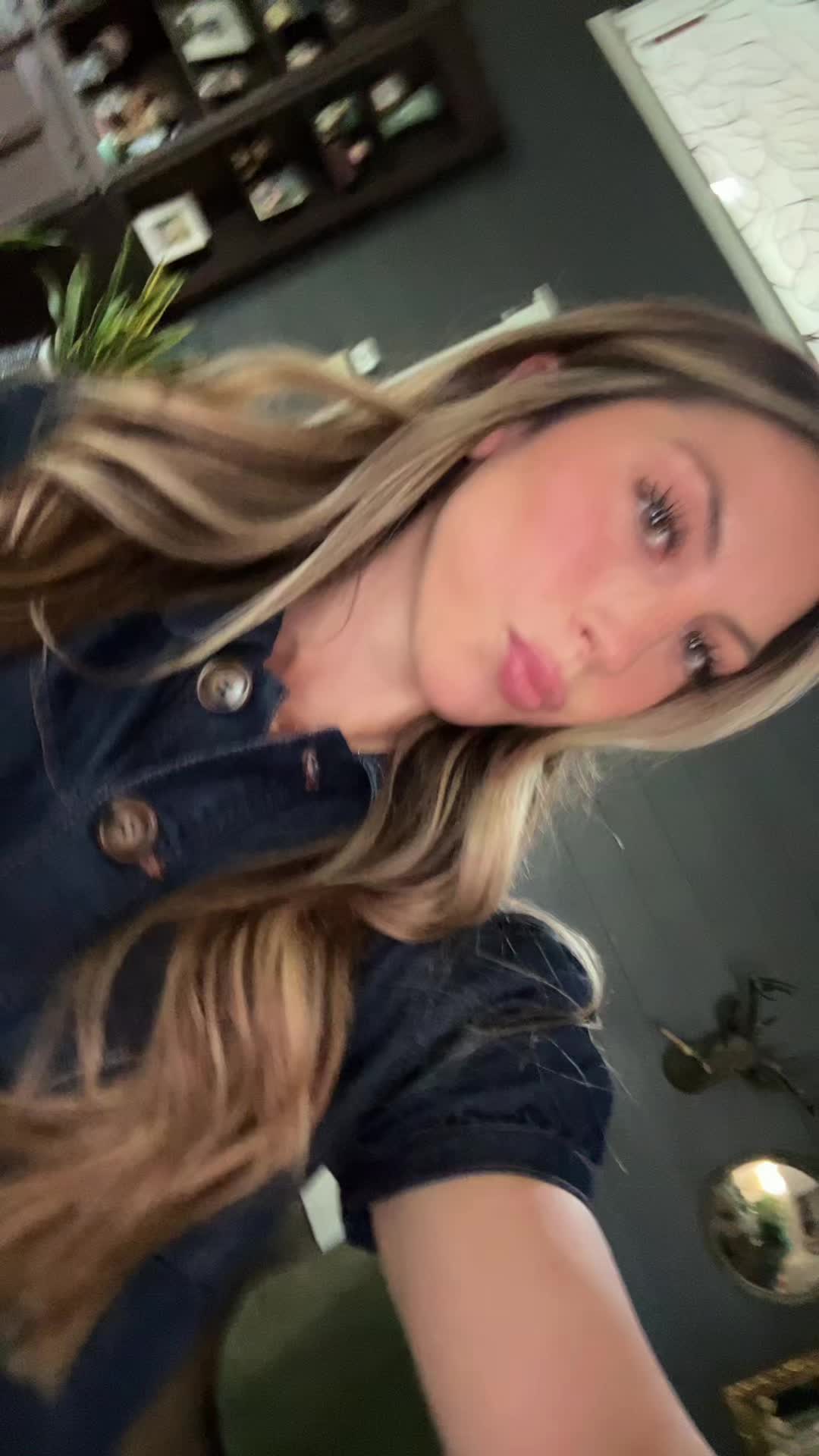 @isabella