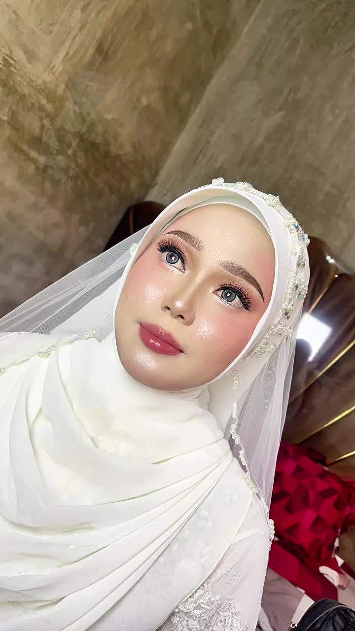 @Anya makeup