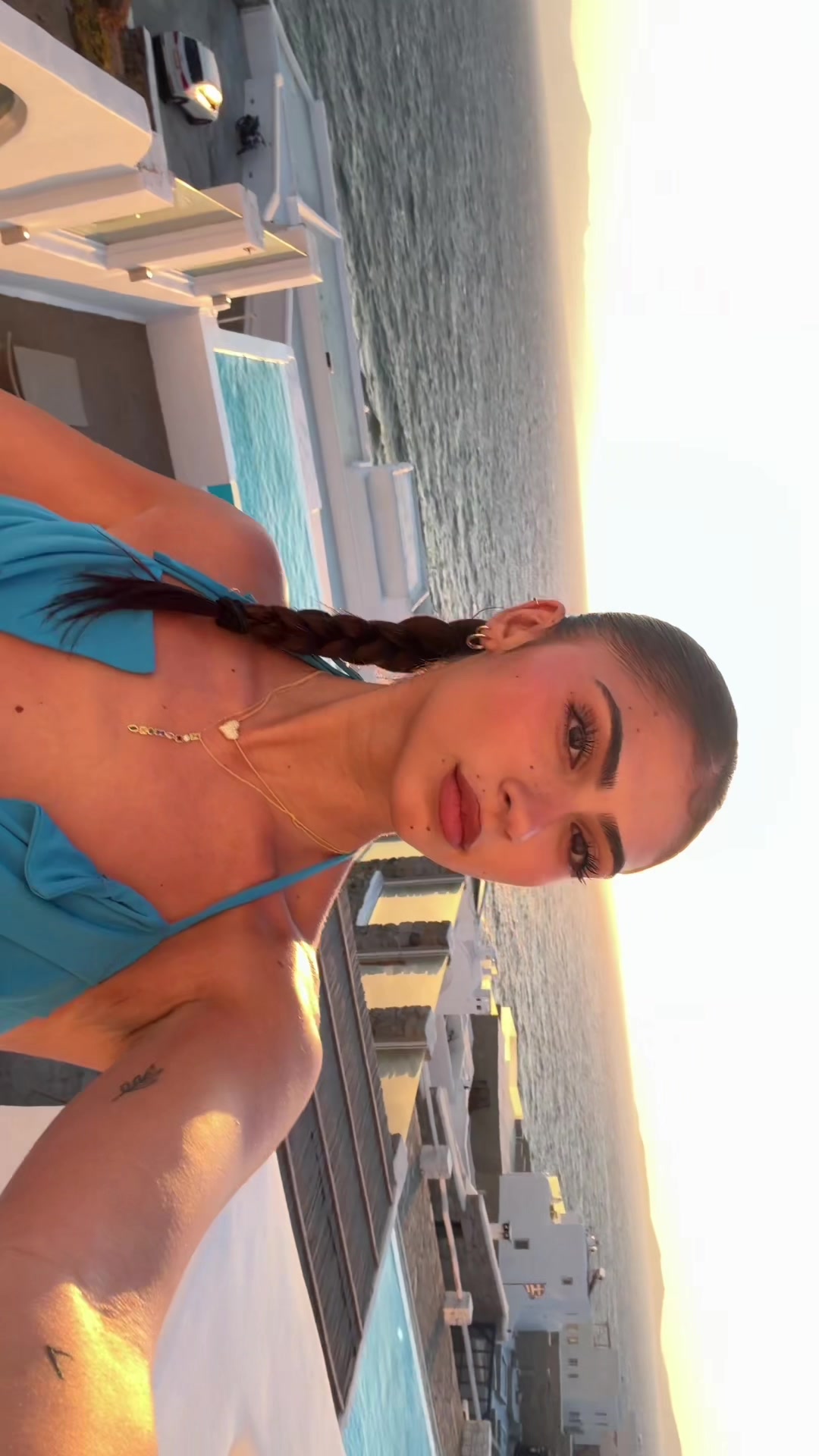 @bella