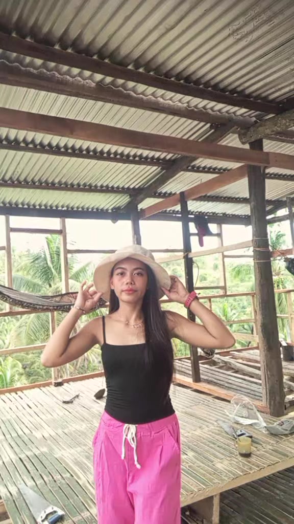 @Ave Q