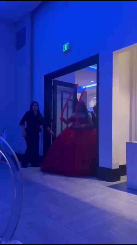 @DLaurentisEntretaiment1