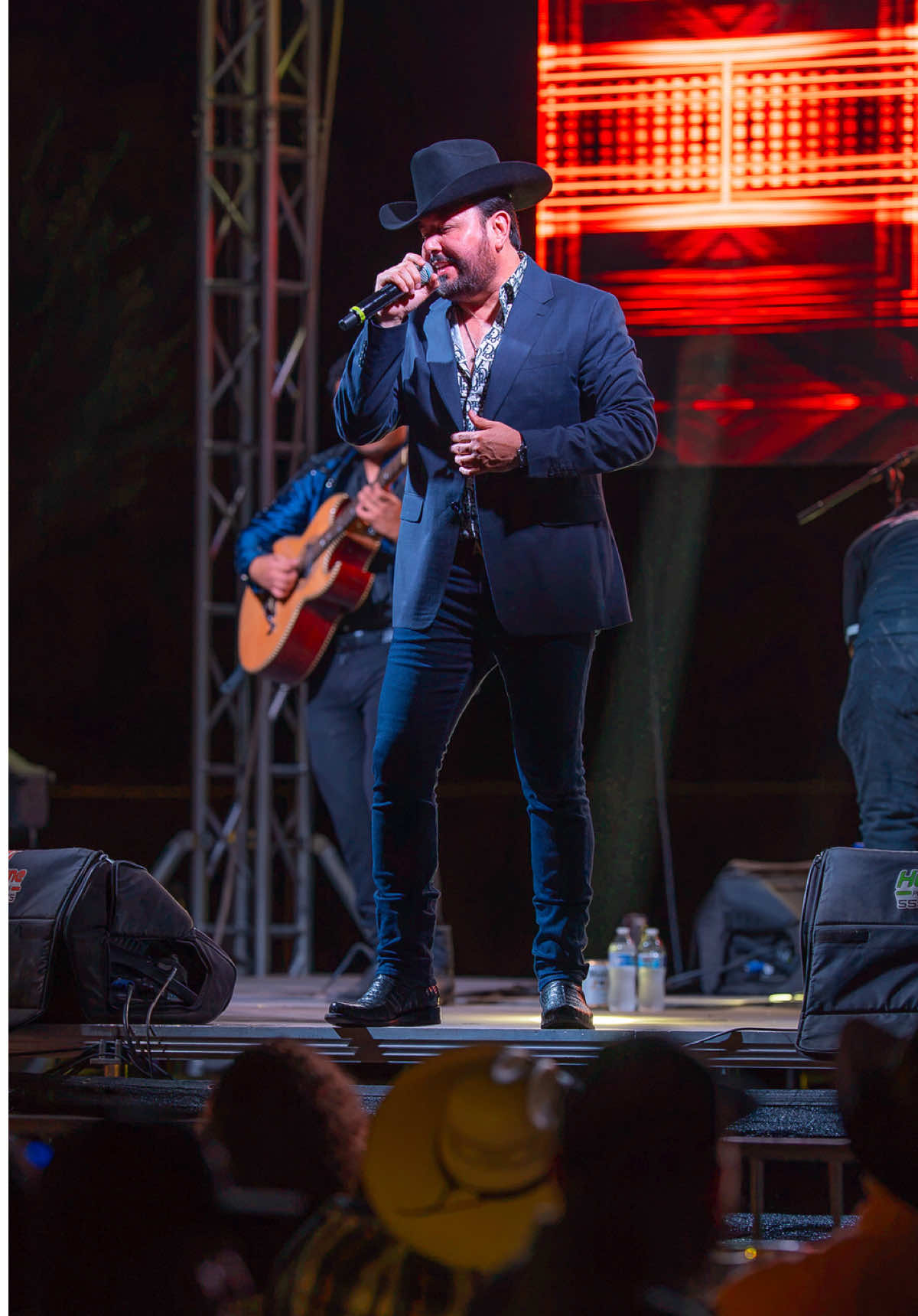 @Roberto Tapia