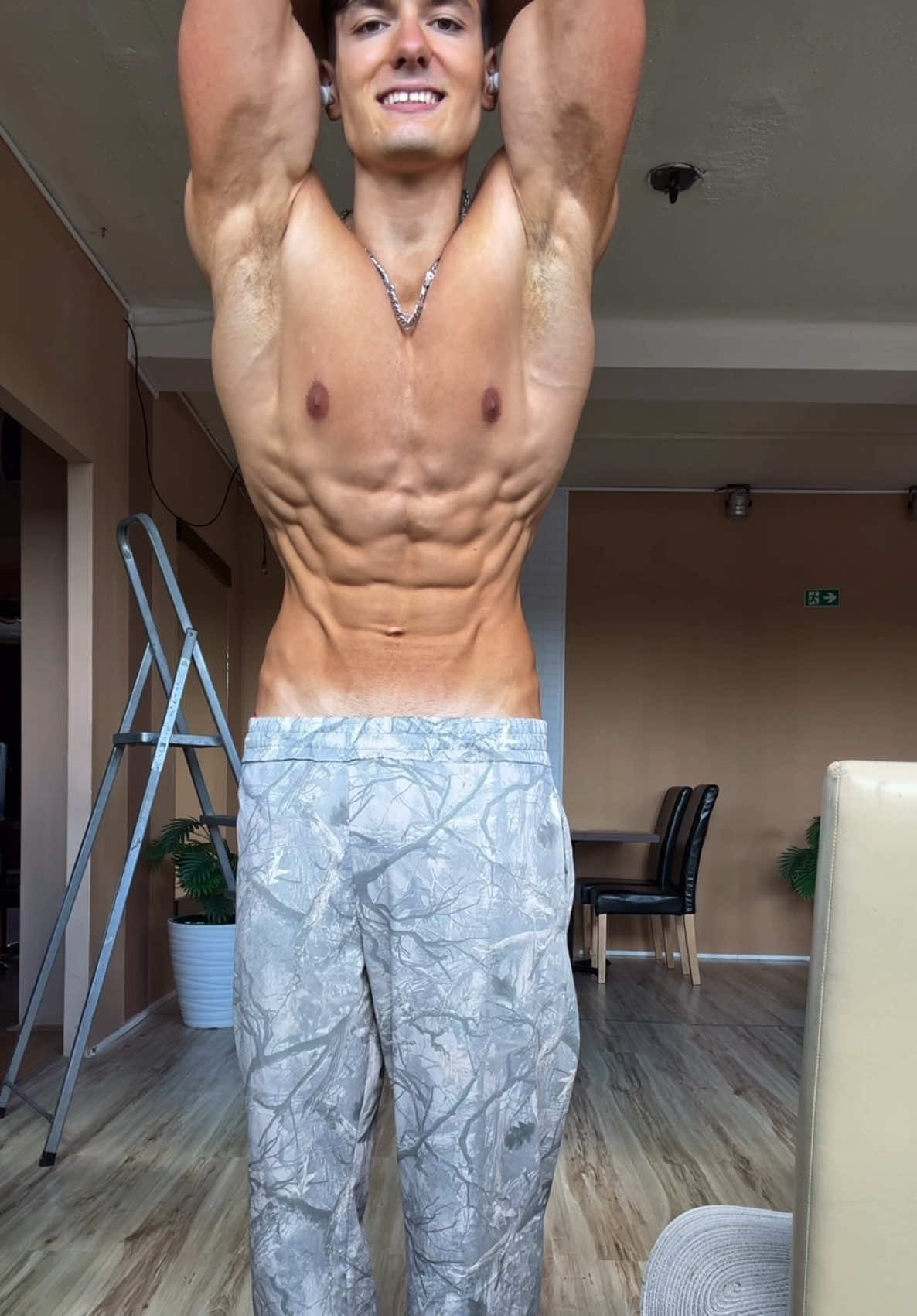 @Levilovesgym