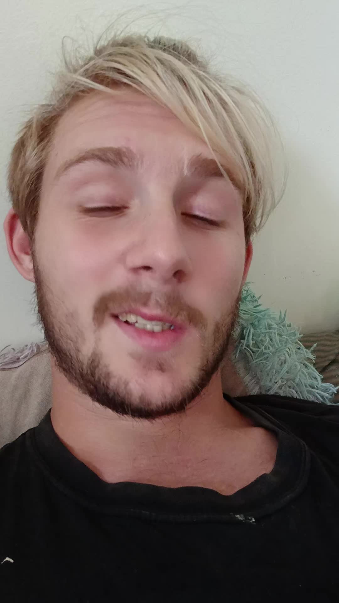 @DumbEmoRainBowBoi