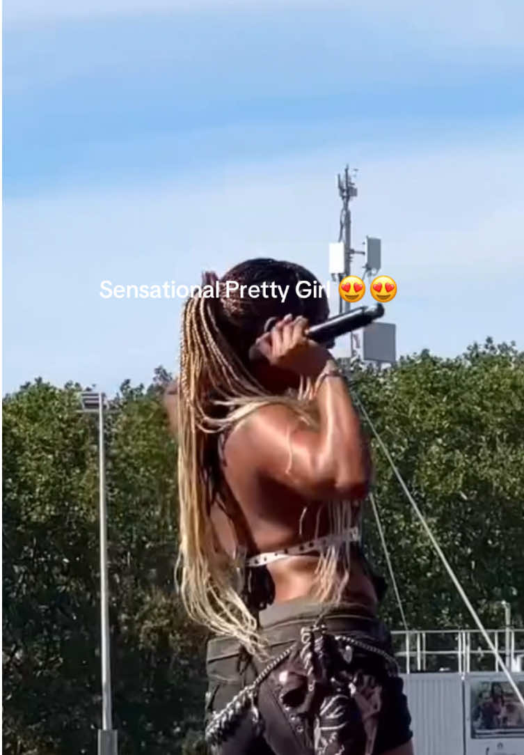@Love_Ronisia_ᥫ᭡