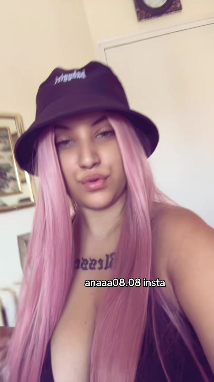 @𝓐𝓷𝓪𝓪𝓪🐳.