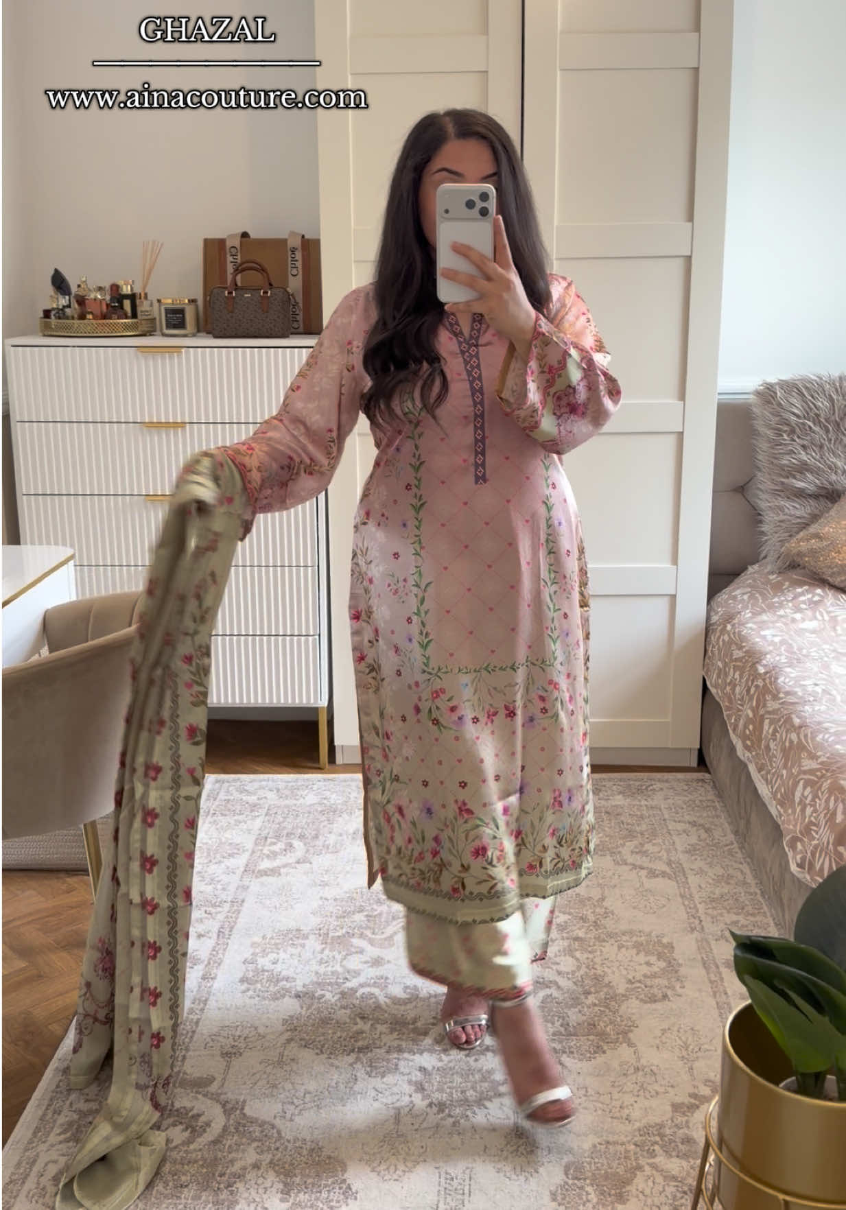 @Aina__couture
