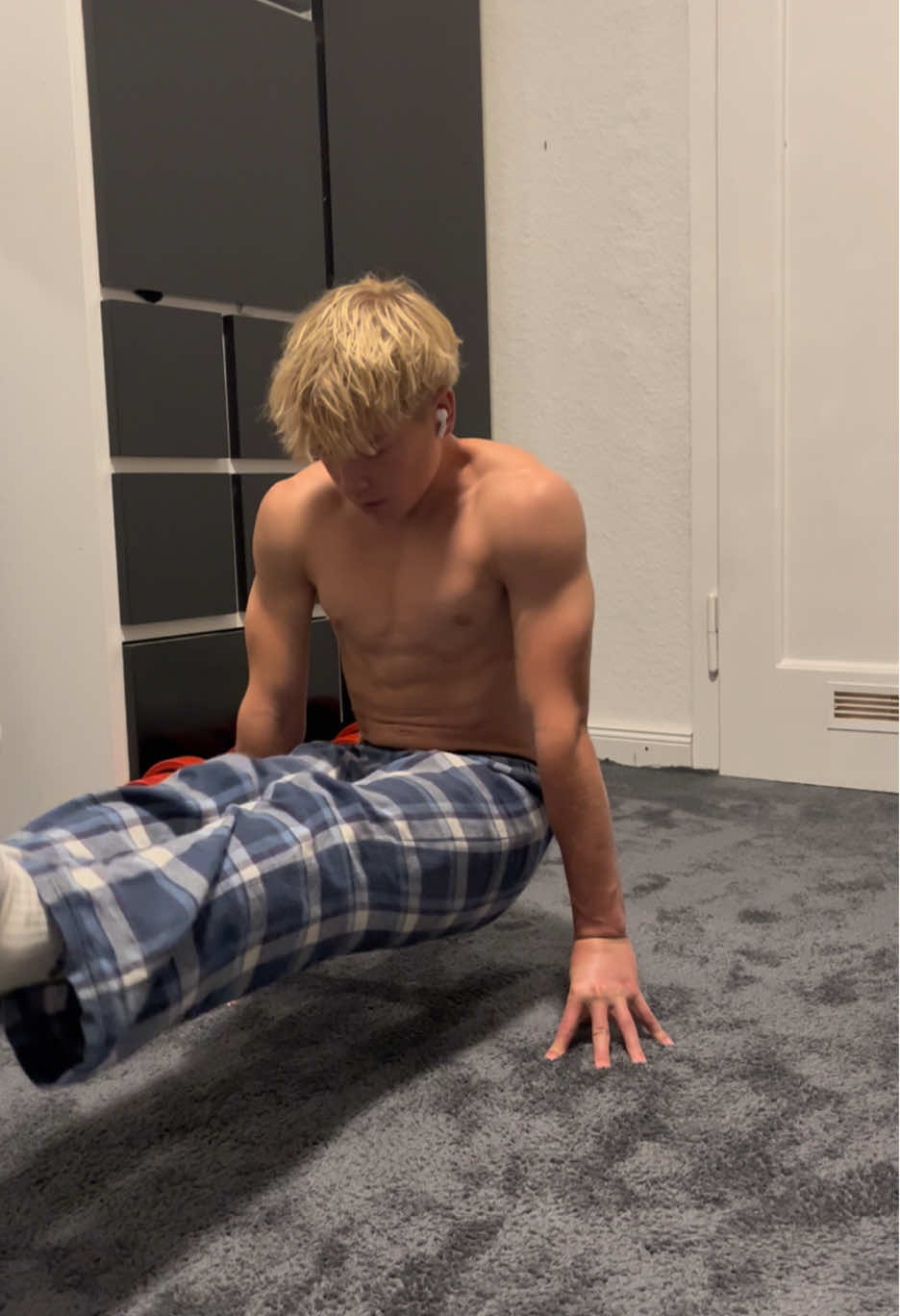 @levistatics