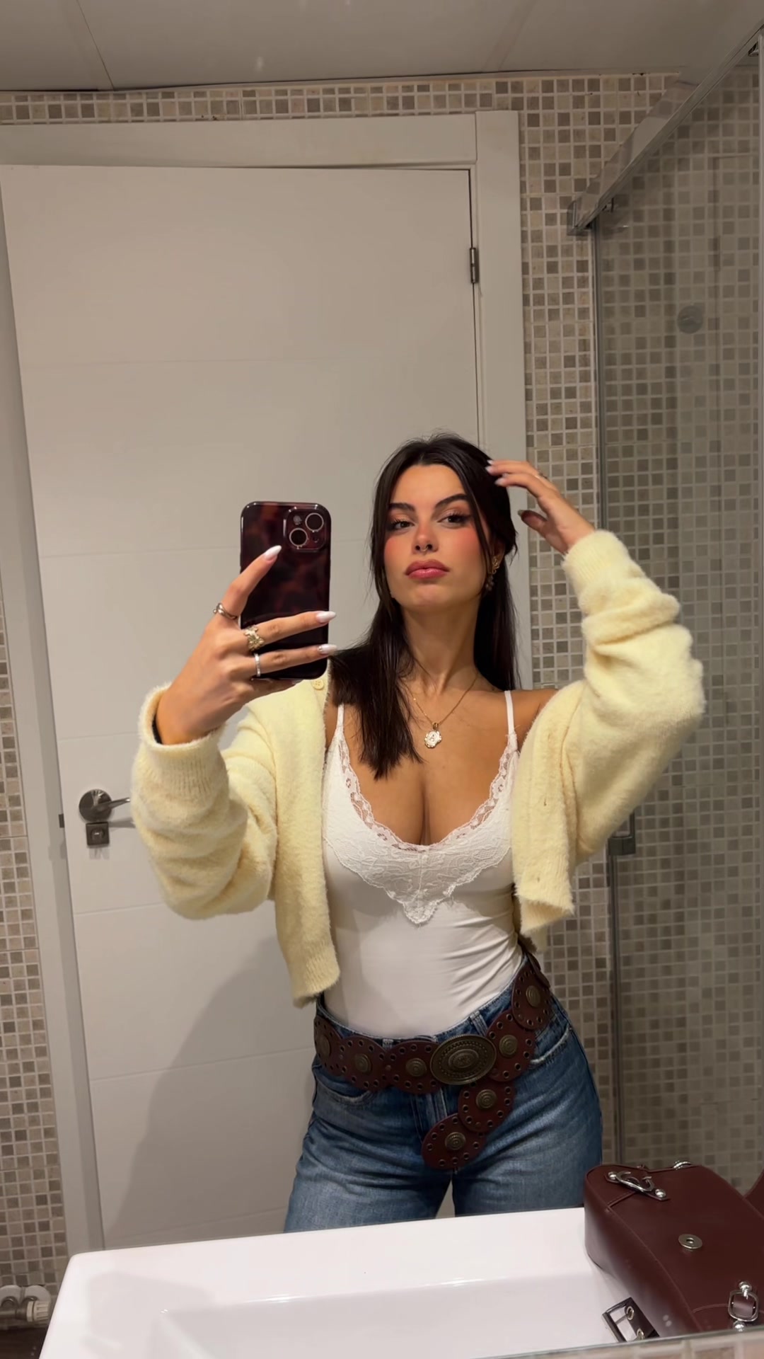 @.bæs.