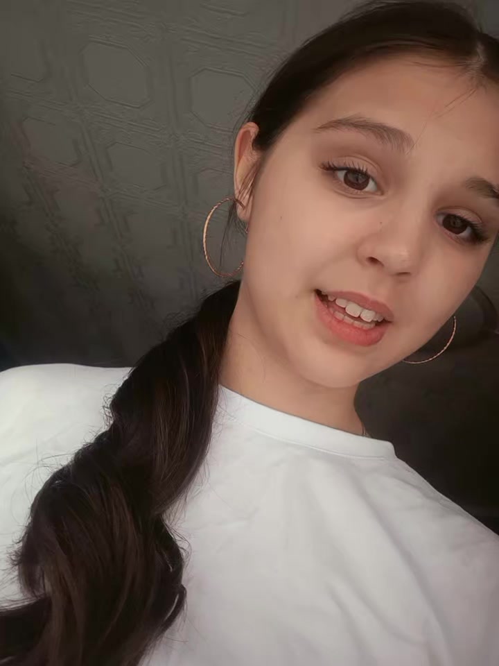 @)