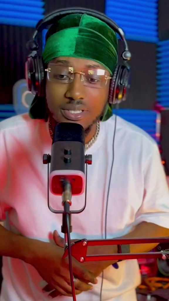 @𝐏𝐲𝐯𝐨 𝐎𝐧 𝐓𝐡𝐞 𝐌𝐢𝐜🎙️