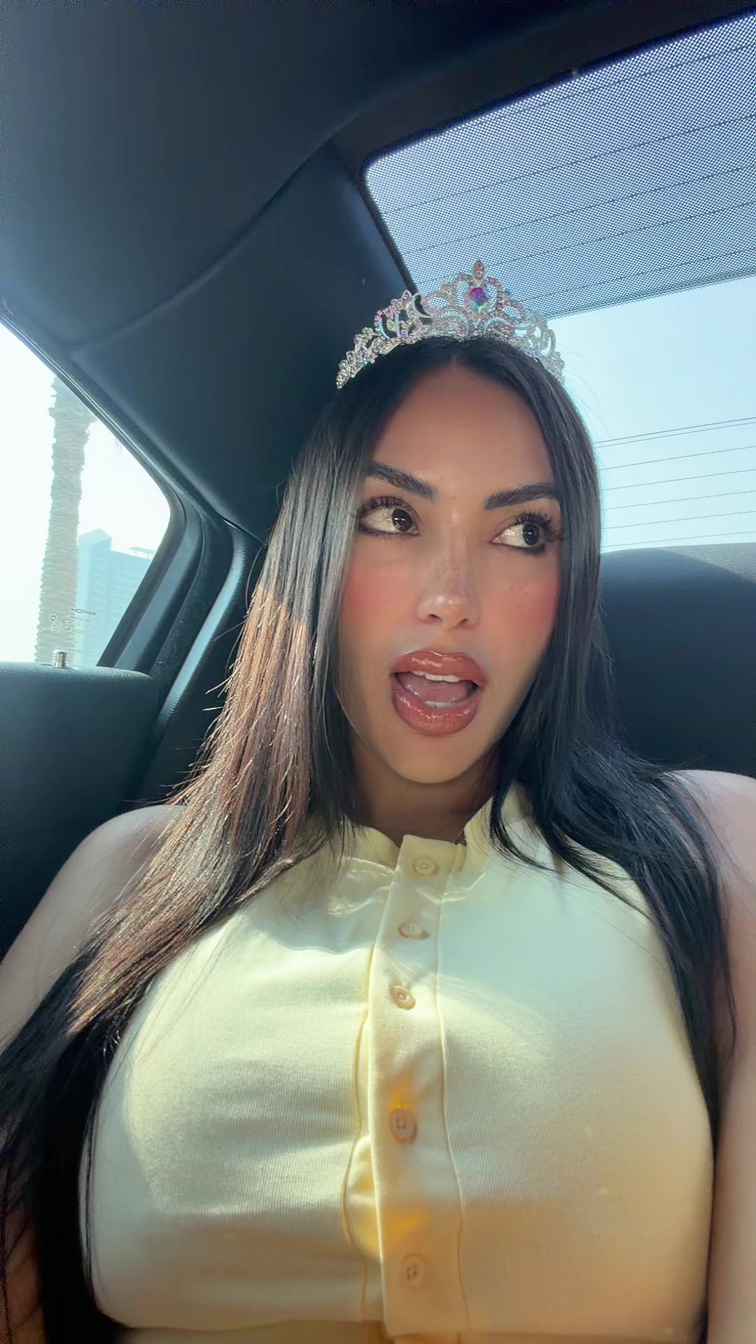 @leslyreynas