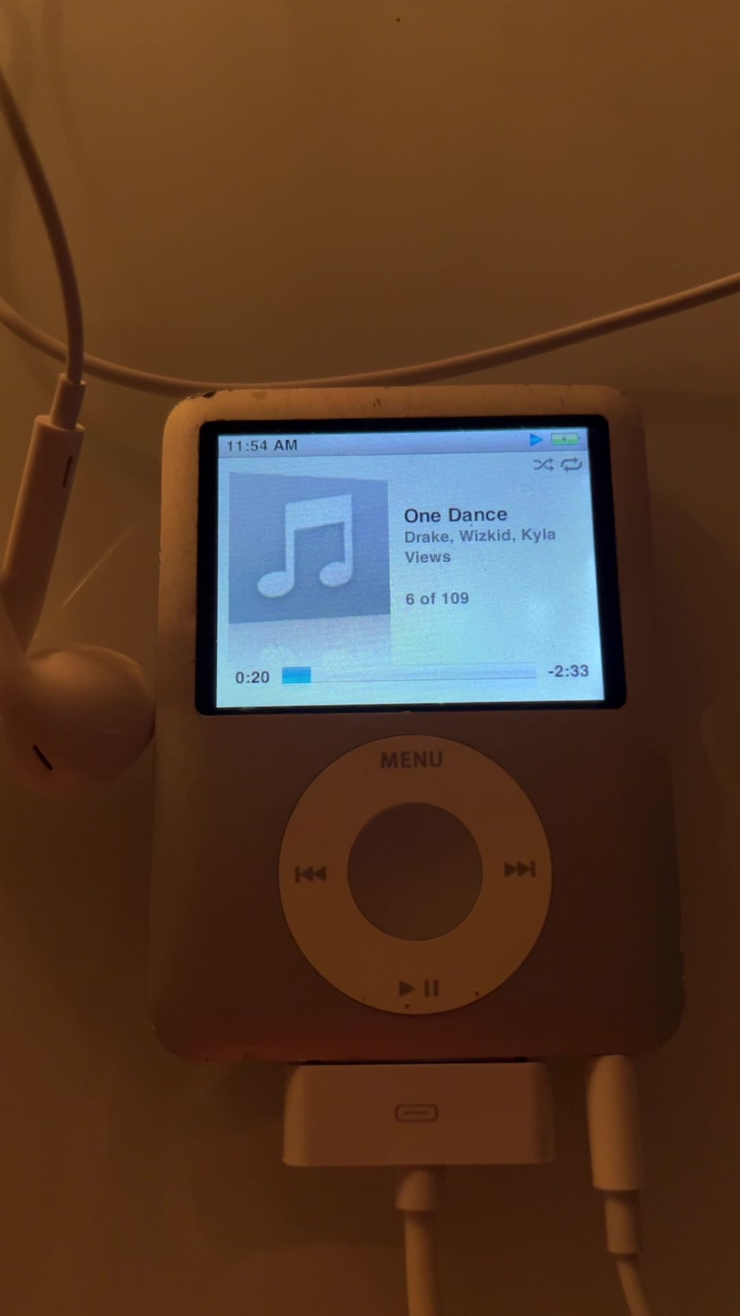 @🎧