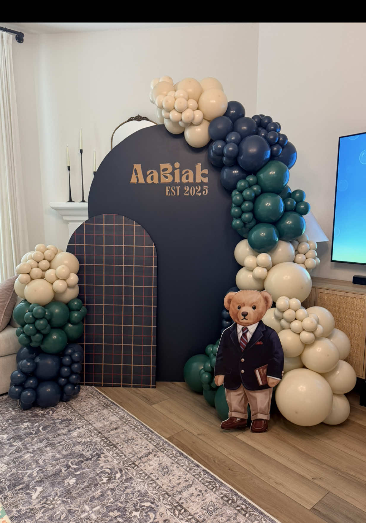 @HowdyHaleys | Balloon Decor