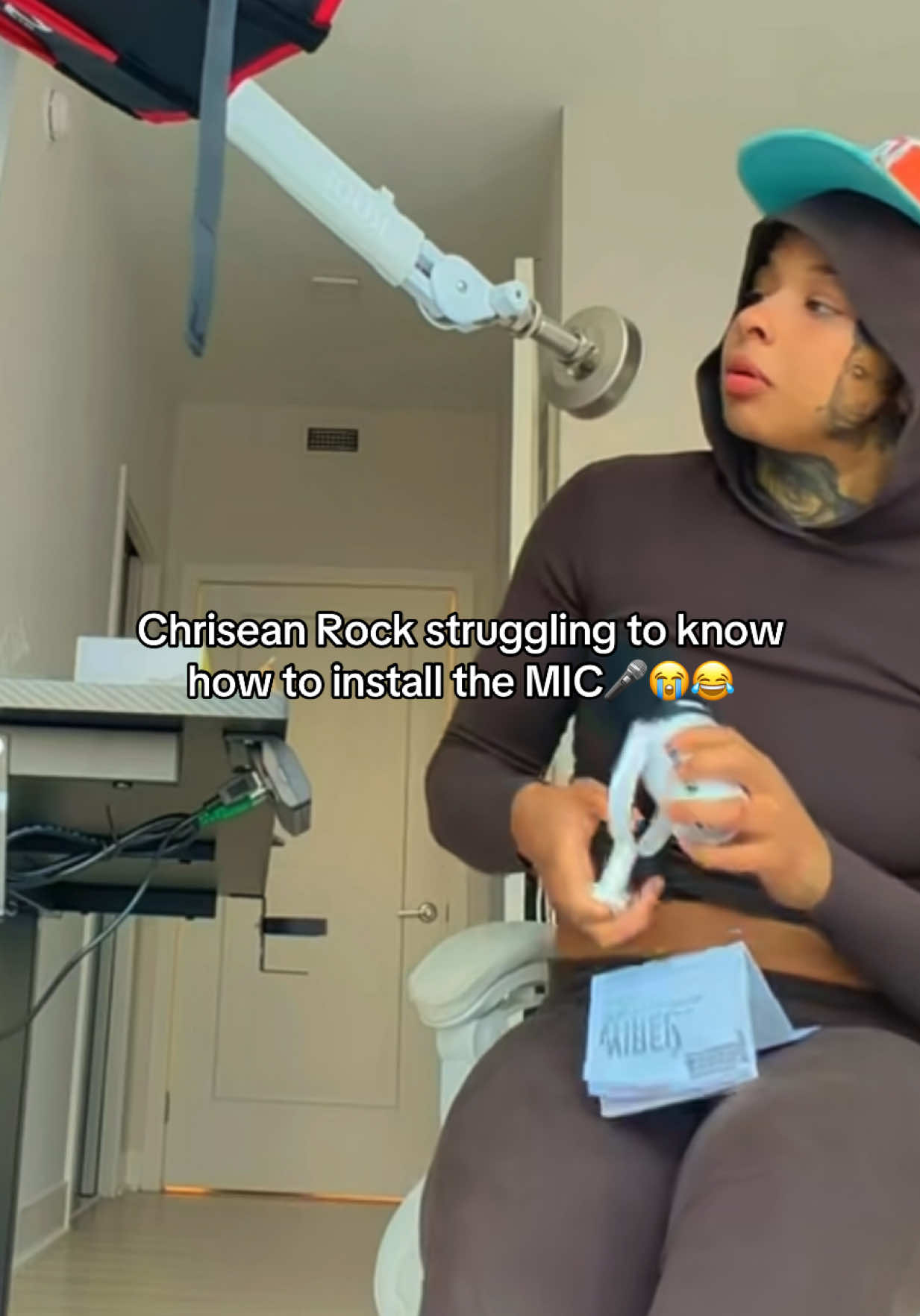 @chrisean