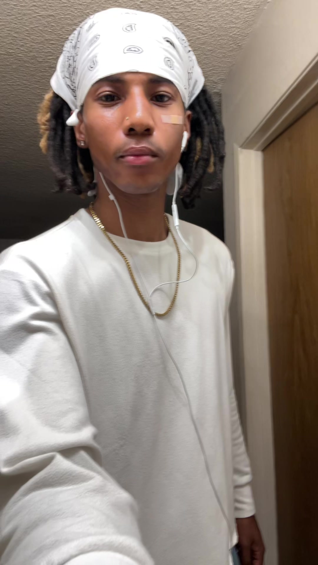 @⃟