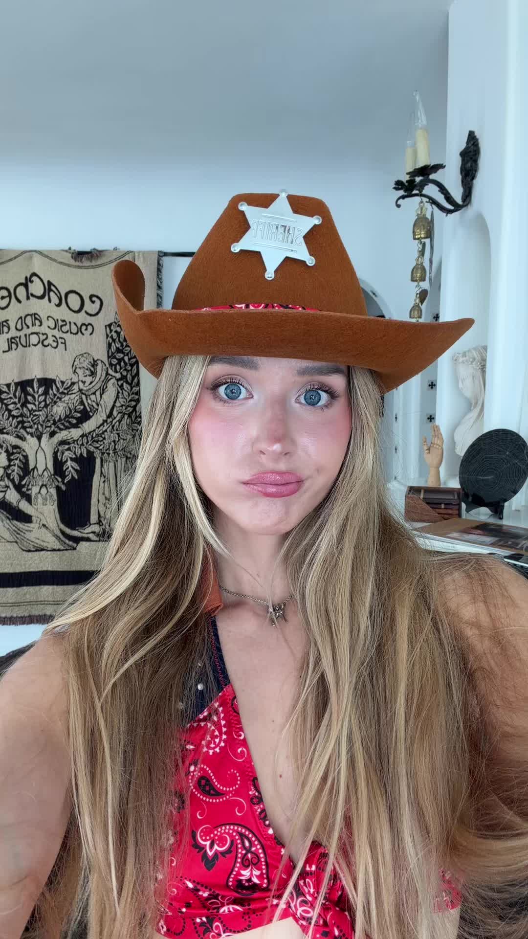 @caroline