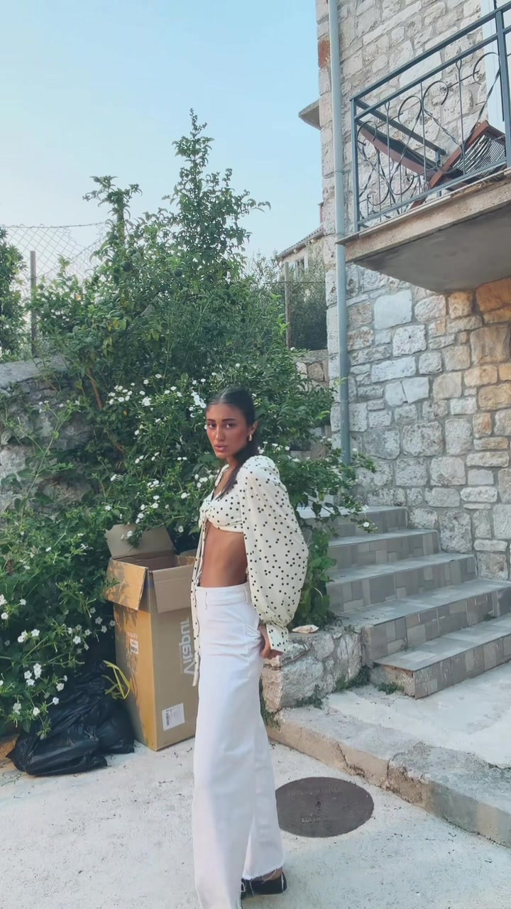 @larisa