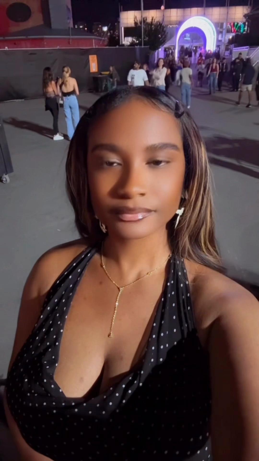 @v4lyncia