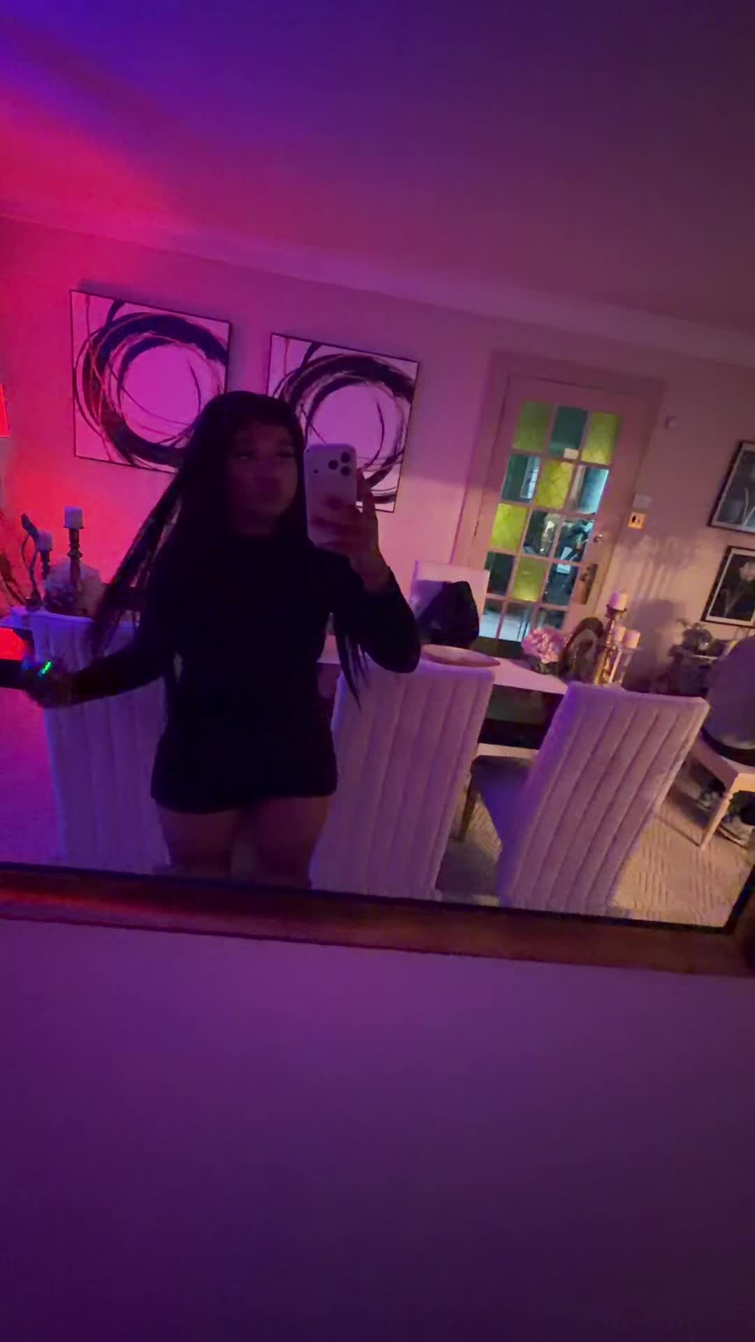 @nicolee