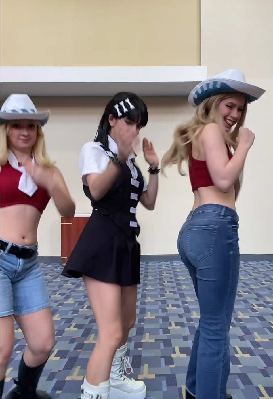 @evie ⋆˙⟡