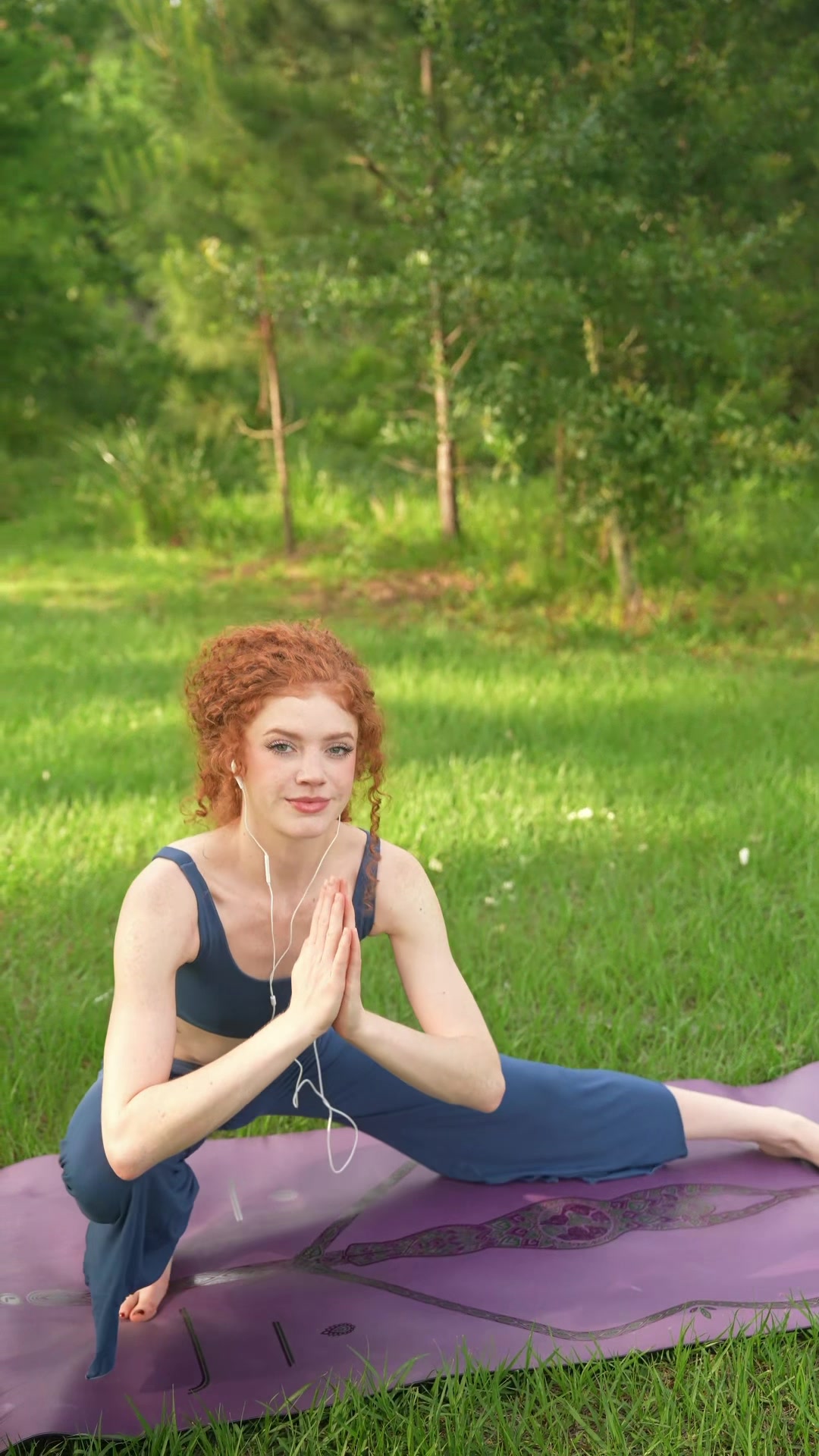 @lilredyoga