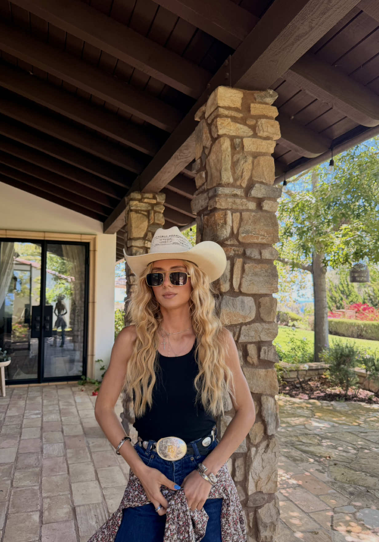 @Bella
