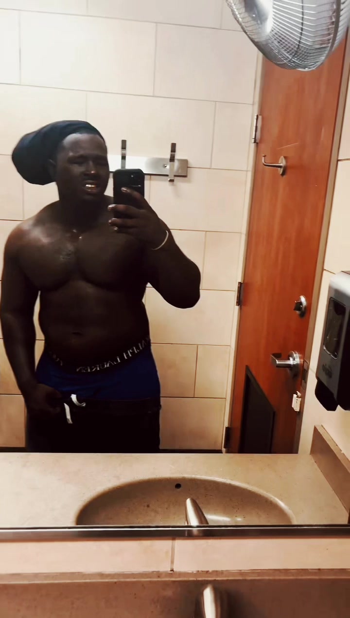 @CyiereThaGorillaTrucka🦍