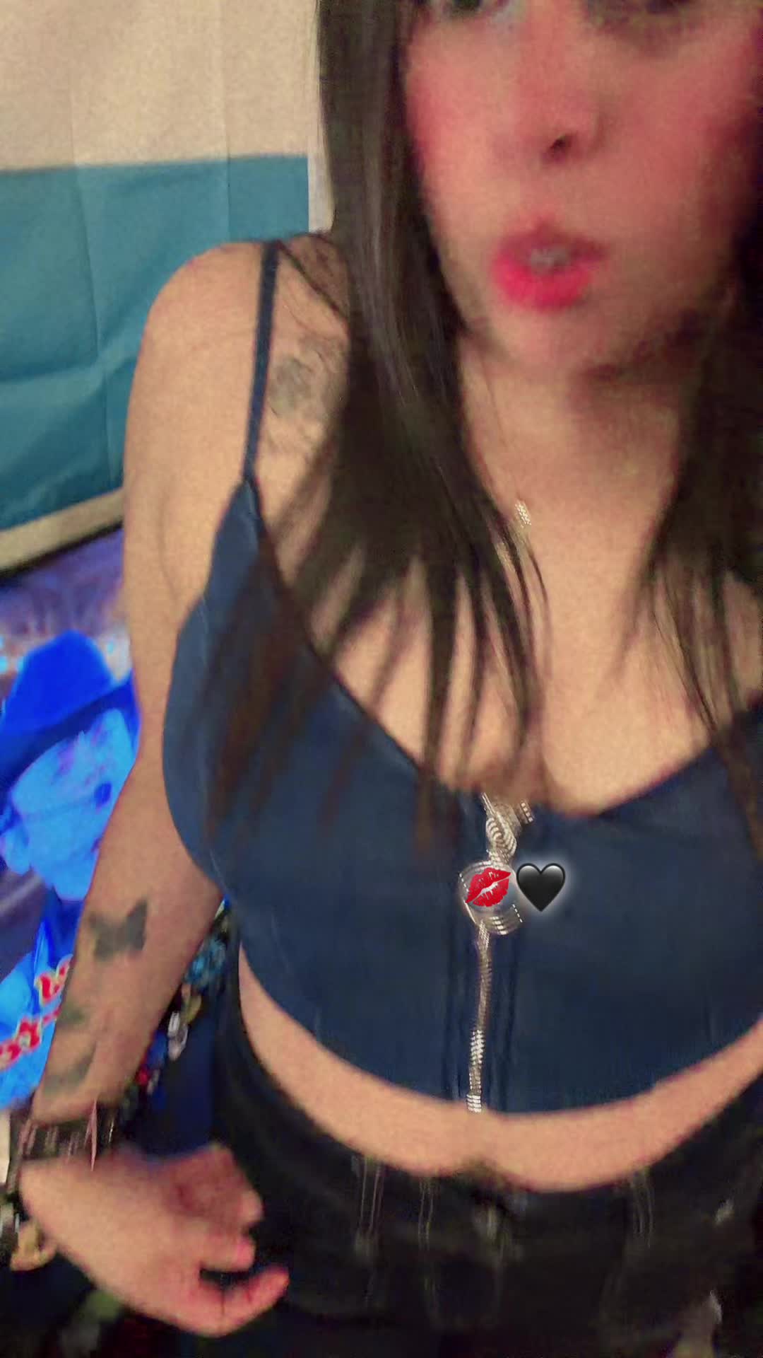 @Flor 🍒🥀🐷🧟♀️