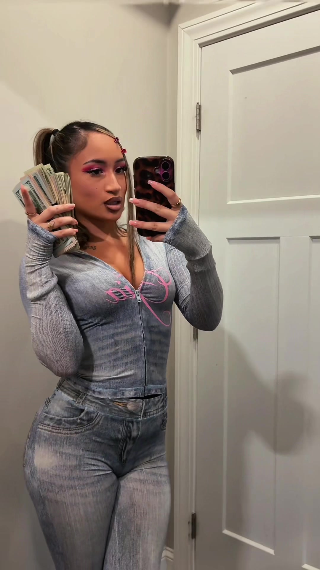 @♡𝓗𝓮𝓵𝓵𝓸 𝓴𝓲𝓽𝓽𝔂♡
