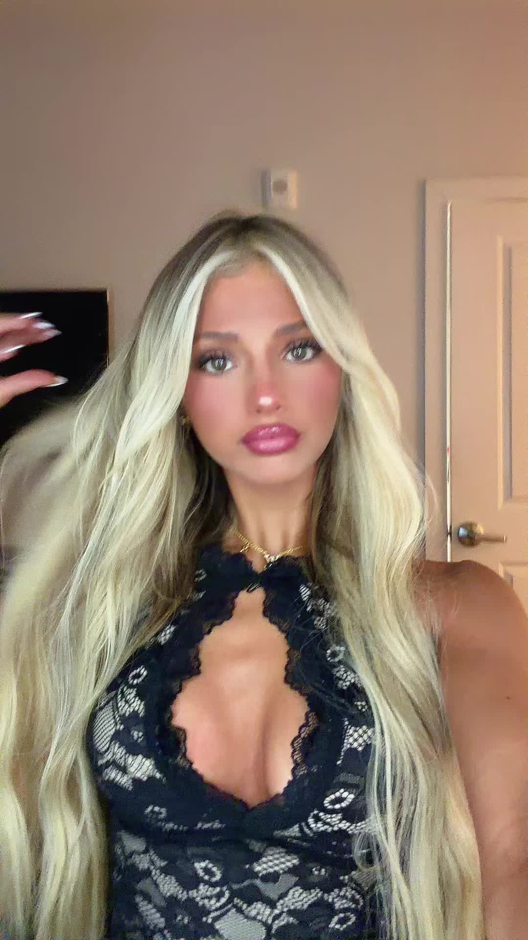 @elizabethadamek