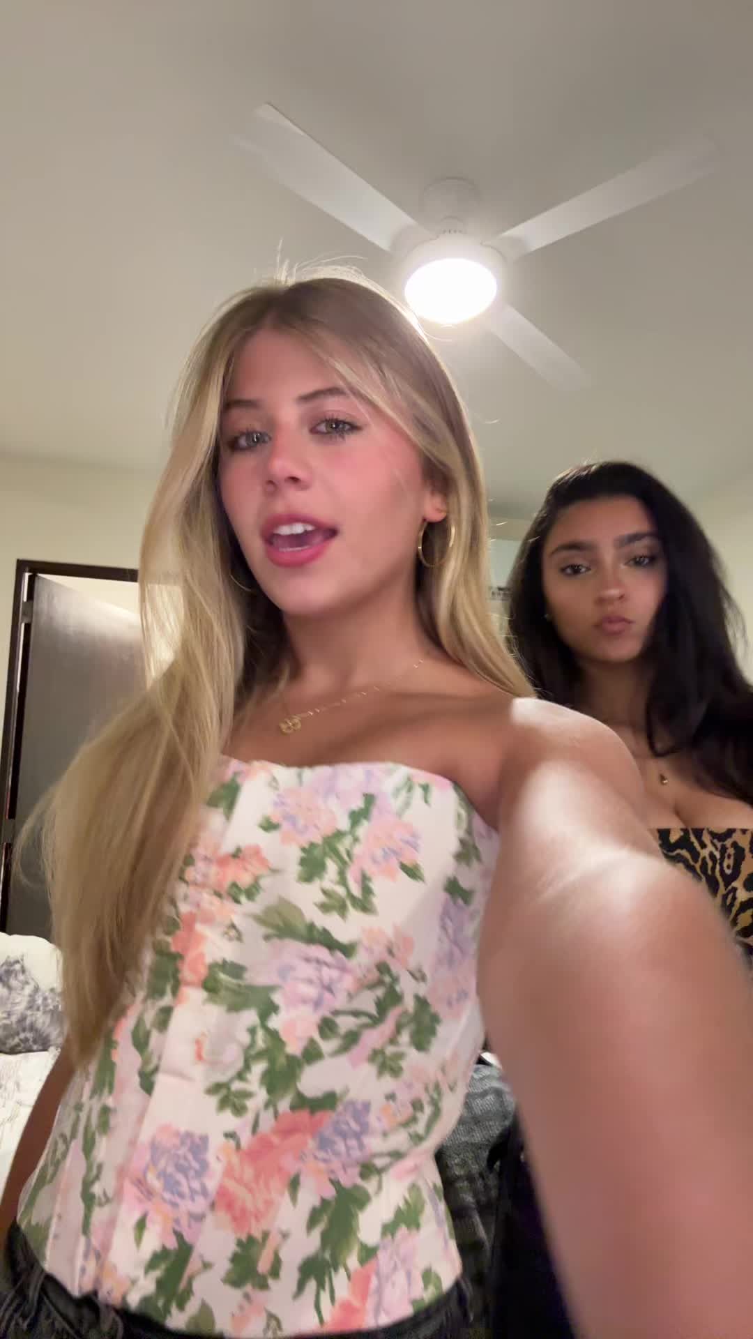 @👹