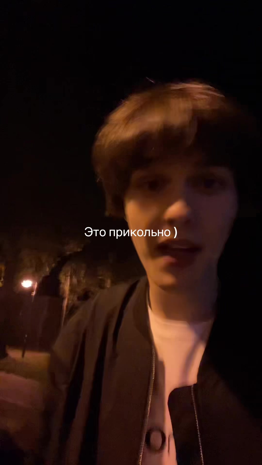 @>.<