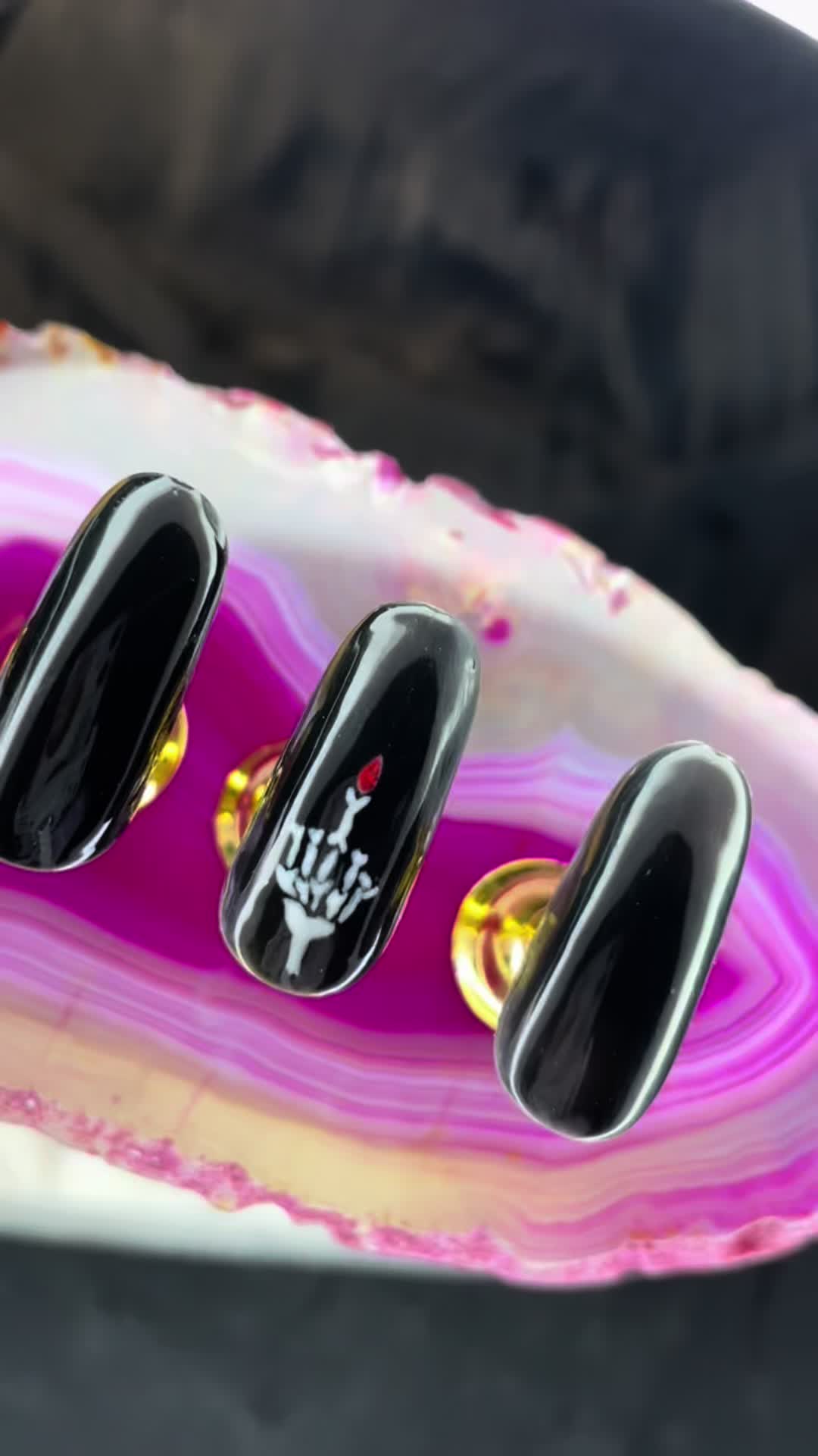 @Nailamos
