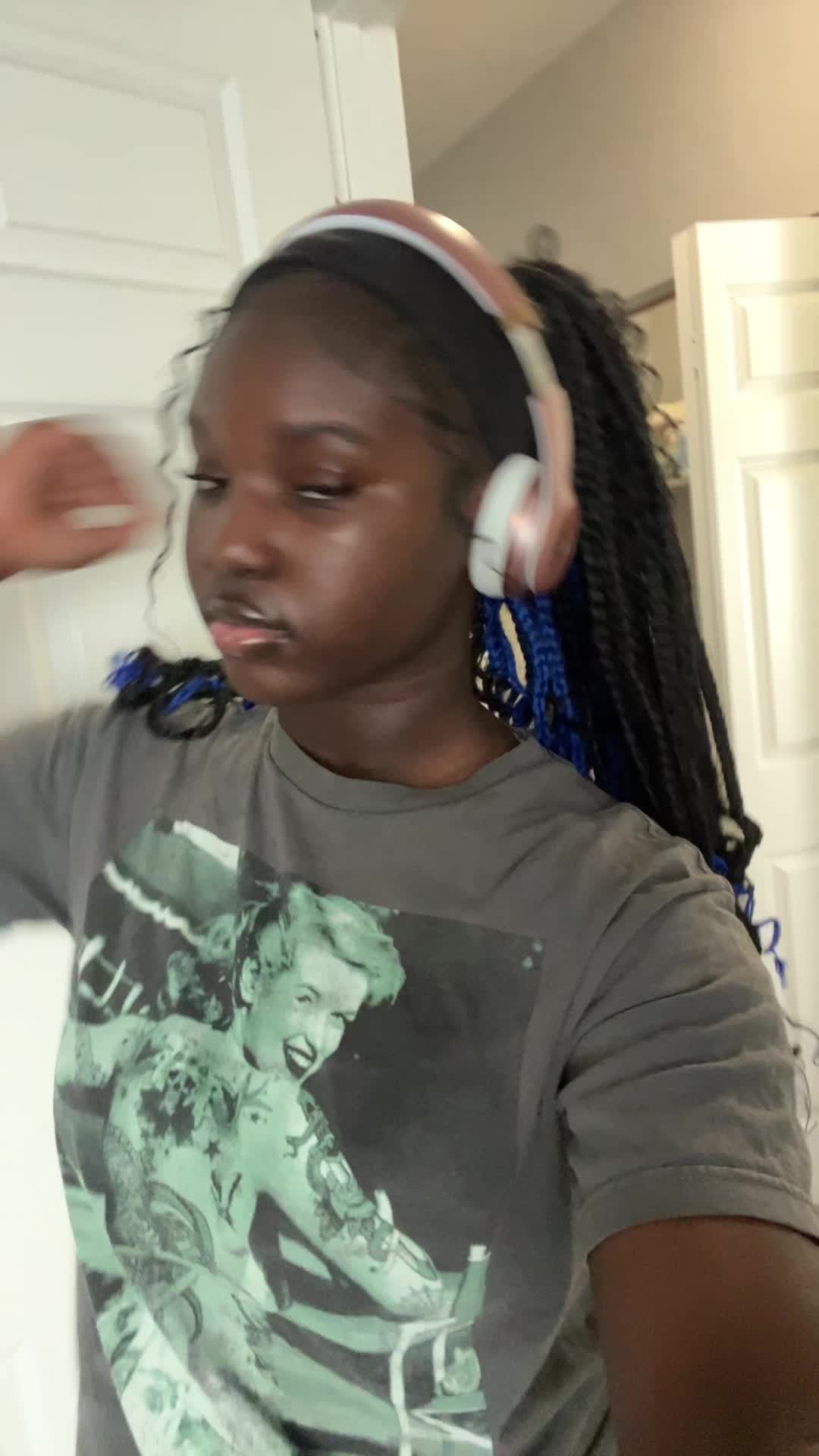 @￶