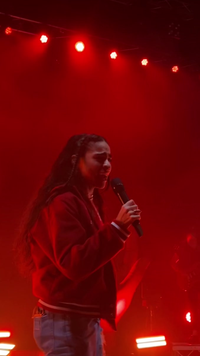 @yessieonstage