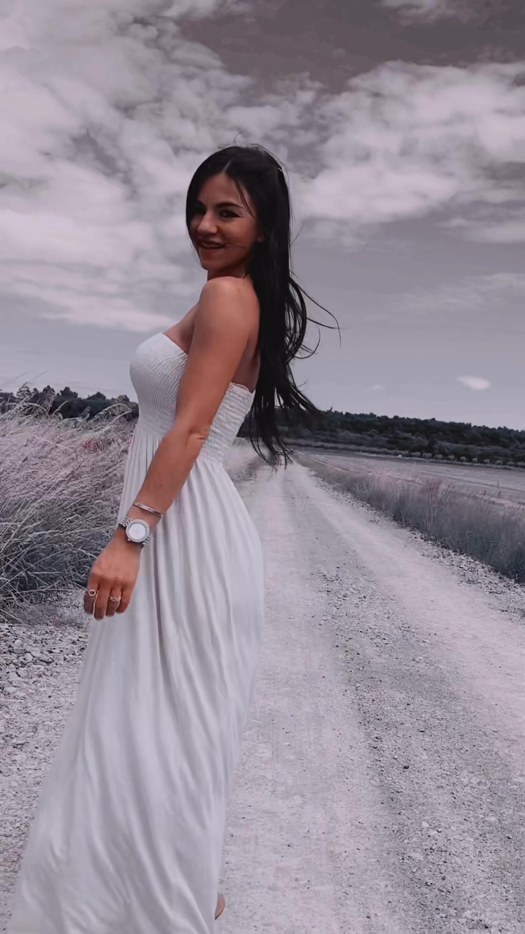 @Laura Biró