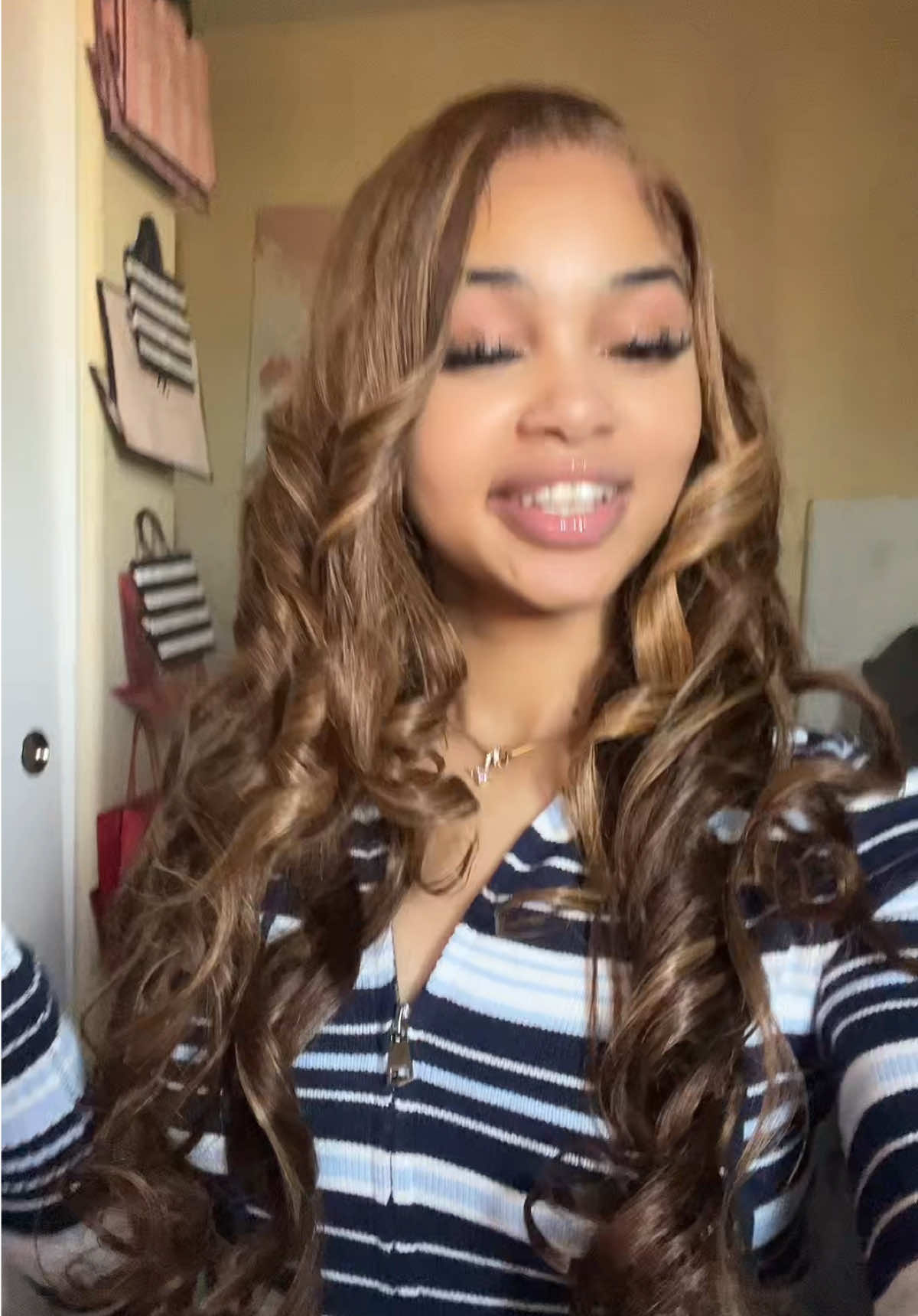 @Niki🧞♀️