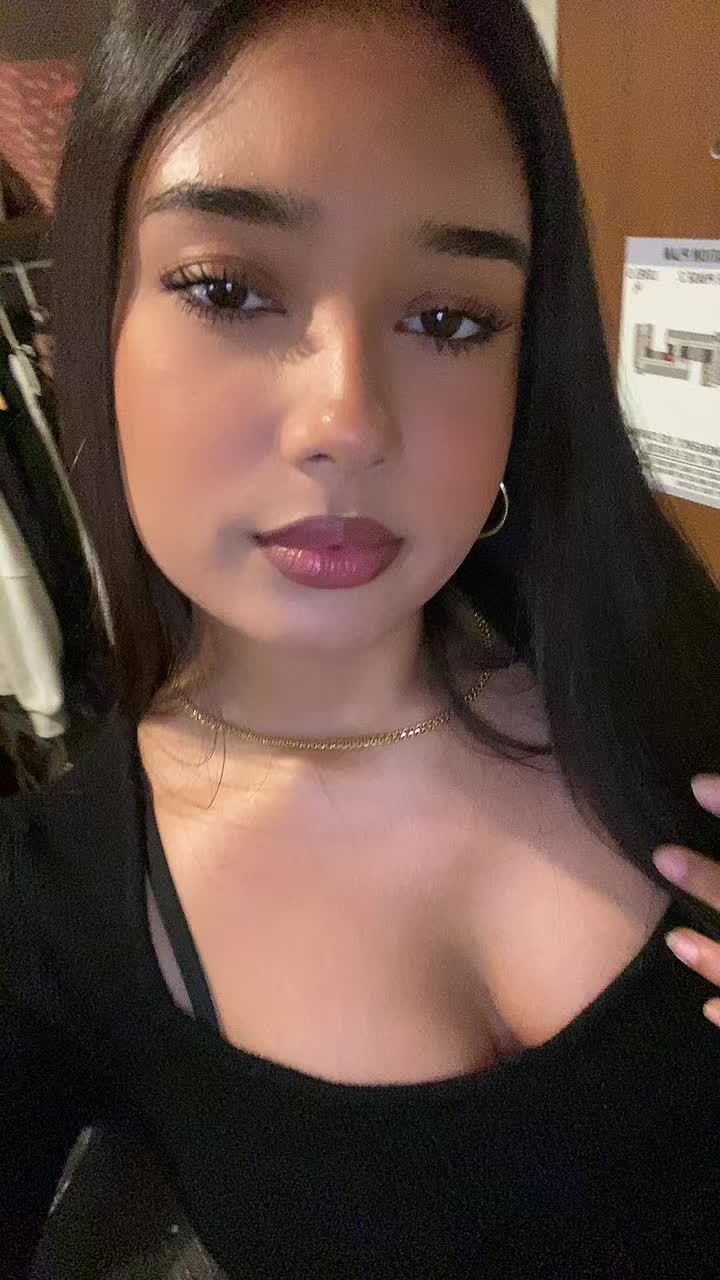 @alvina🖤