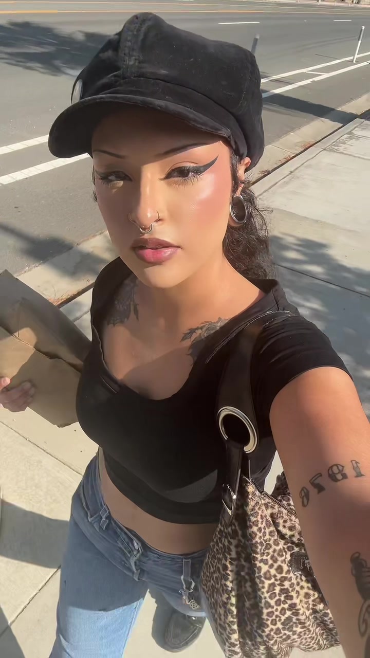 @viennay ☠︎︎