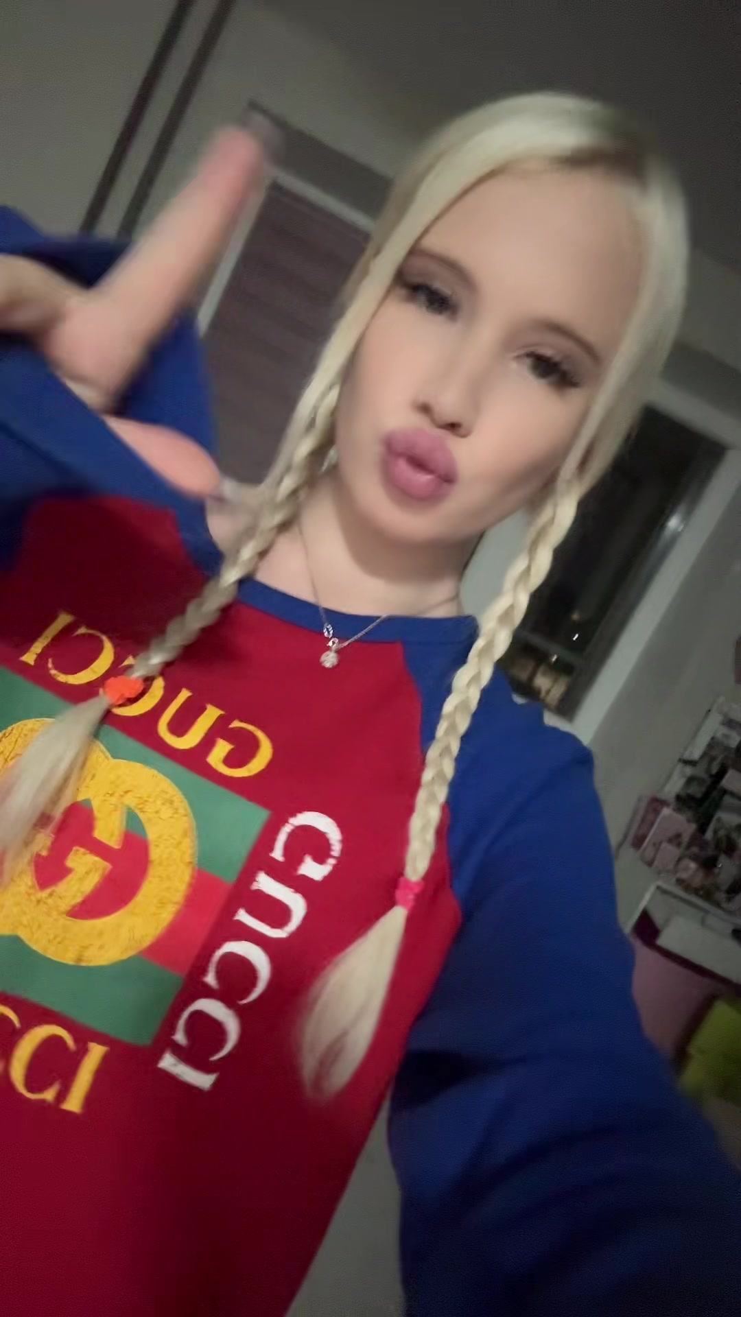 @лиза